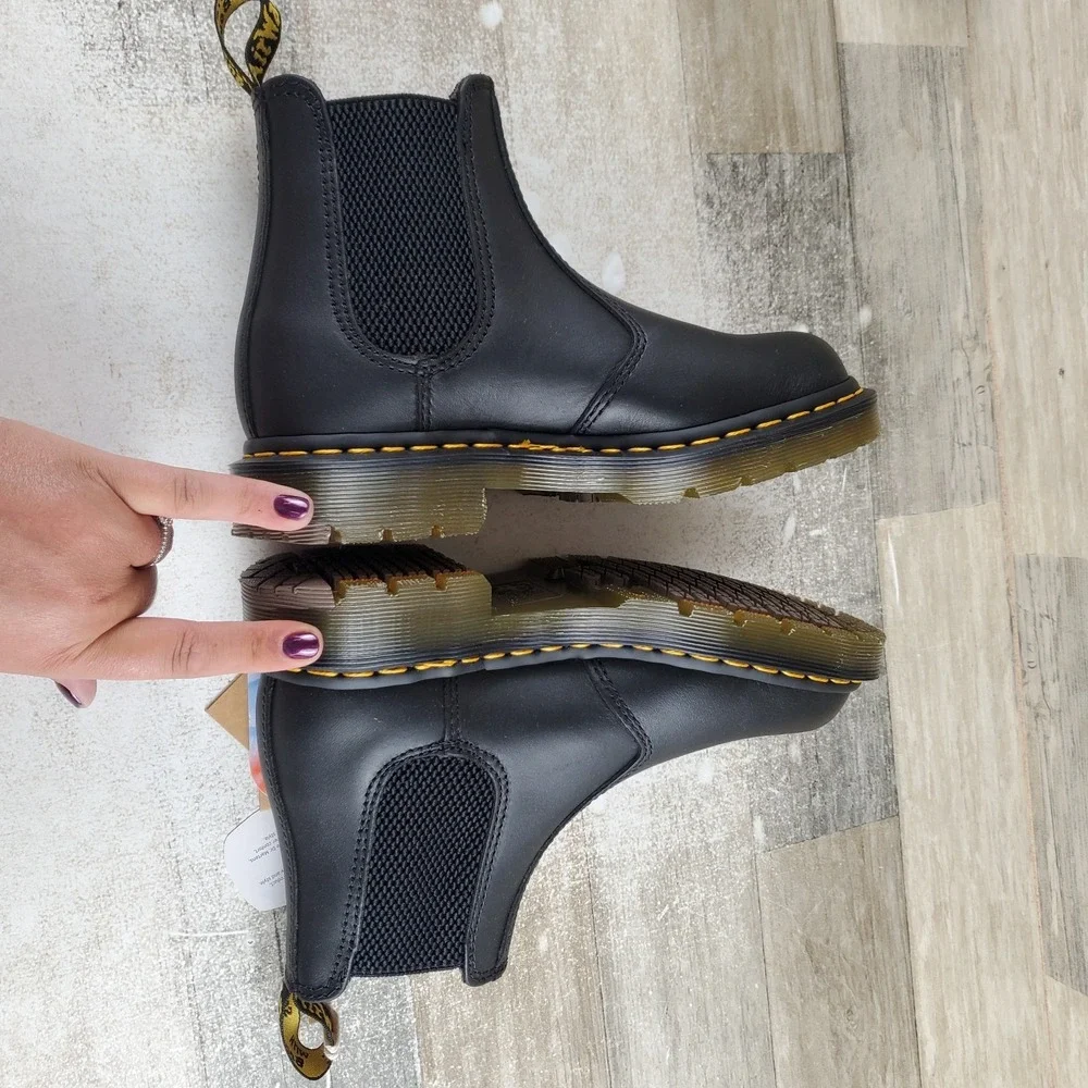 Dr. Martens 2976 Womens Chelsea Boot Sz 5 Black Smooth Leather Round Toe Pull On